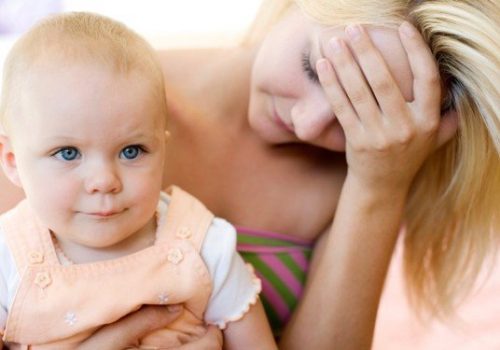 Chứng rụng tóc trẻ sơ sinh, mách mẹ nguyên nhân và cách điều trị
