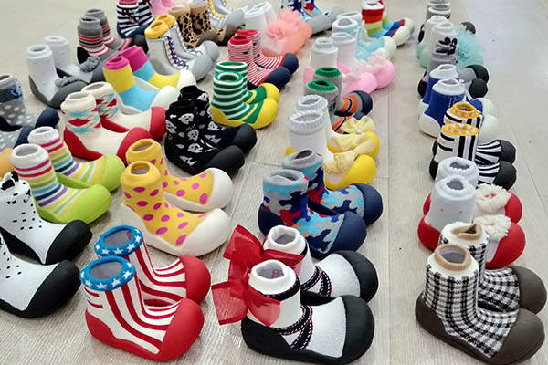 giày tập đi attipas có bí chân không - mẹo chọn giầy online cho bé, giầy thể thao cho bé